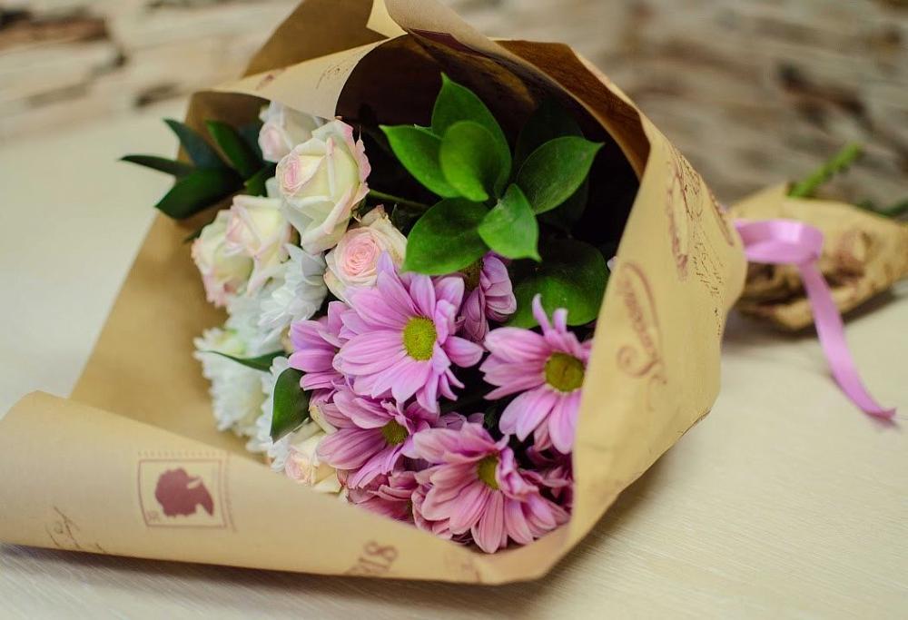 Букет цветов из: Розы и Хризантемы в Ожерелье