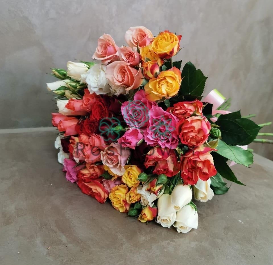 Букет цветов из: Розы в Ожерелье