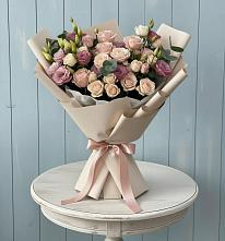 Букет цветов из:  Розы и Лизиантусы в Ожерелье