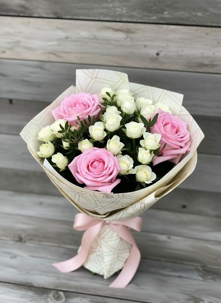 Букет цветов из: Розы в Ожерелье