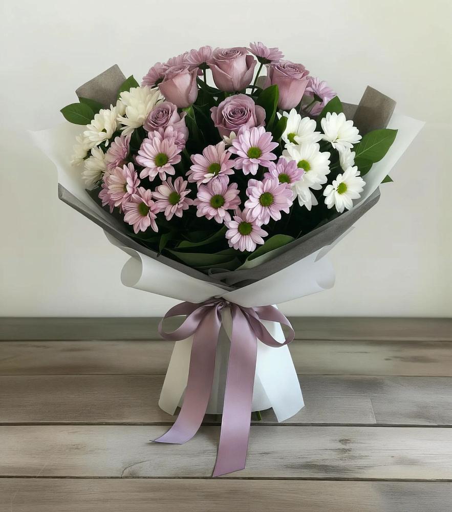 Букет цветов из: Хризантемы и Розы в Ожерелье