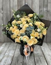 Букет цветов из:  Розы и Лизиантусы #REPLACE_PRED# Ожерелье