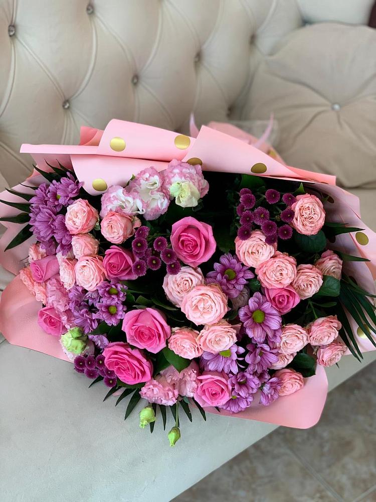 Букет цветов из: Хризантемы, Розы и Лизиантусы в Ожерелье