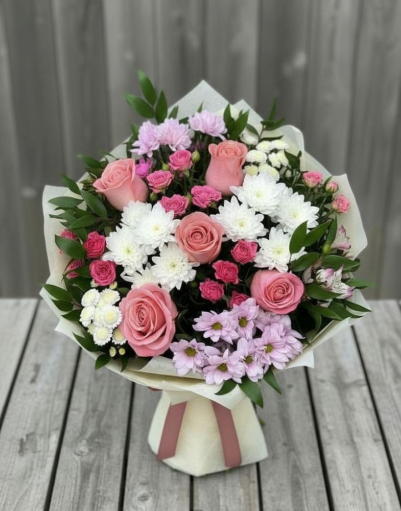 Букет цветов из: Альстромерии, Гвоздики, Розы и Хризантемы в Ожерелье