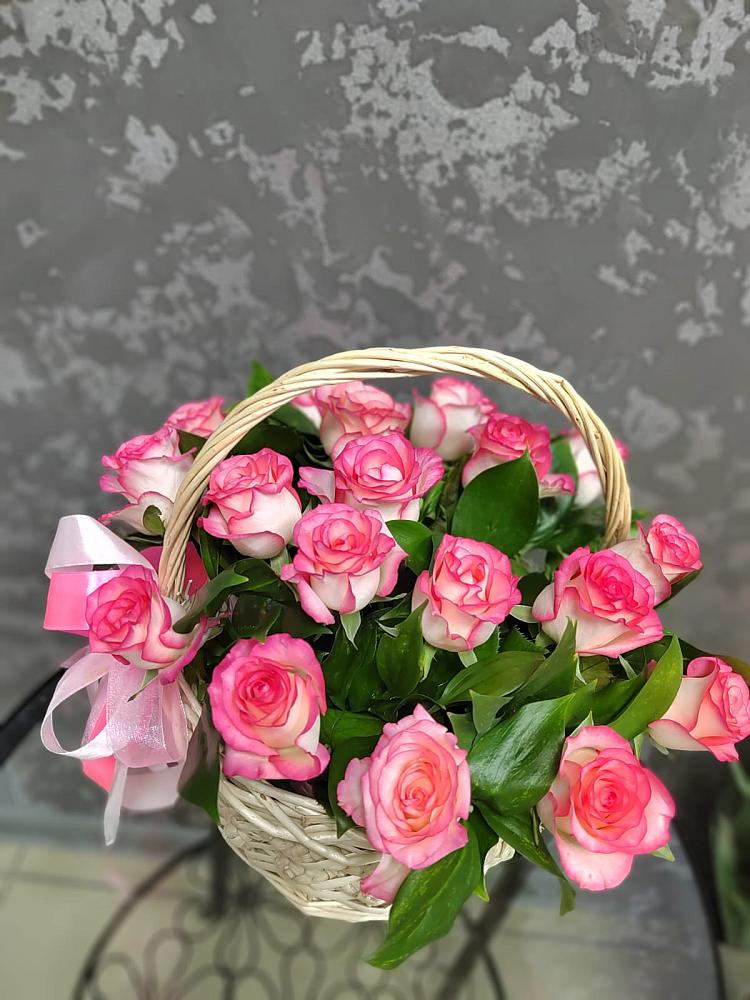 Цветочная композиция из Розы в корзине в Ожерелье