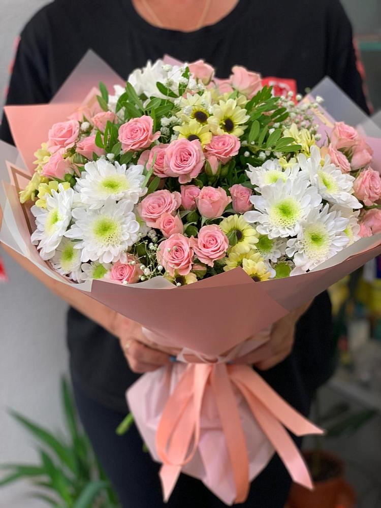 Букет цветов из: Розы и Хризантемы в Ожерелье