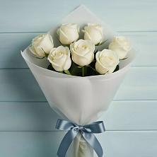 Букет 7 Белых роз Эдлесс Лав в Ожерелье
