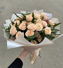 Букет Кремовые розы Латте в Ожерелье