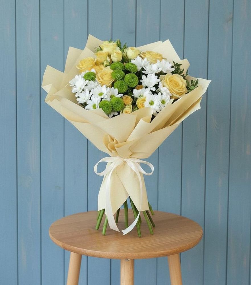 Букет цветов из: Хризантемы и Розы в Ожерелье