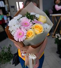Букет цветов из:  Герберы, Розы и Хризантемы в Ожерелье