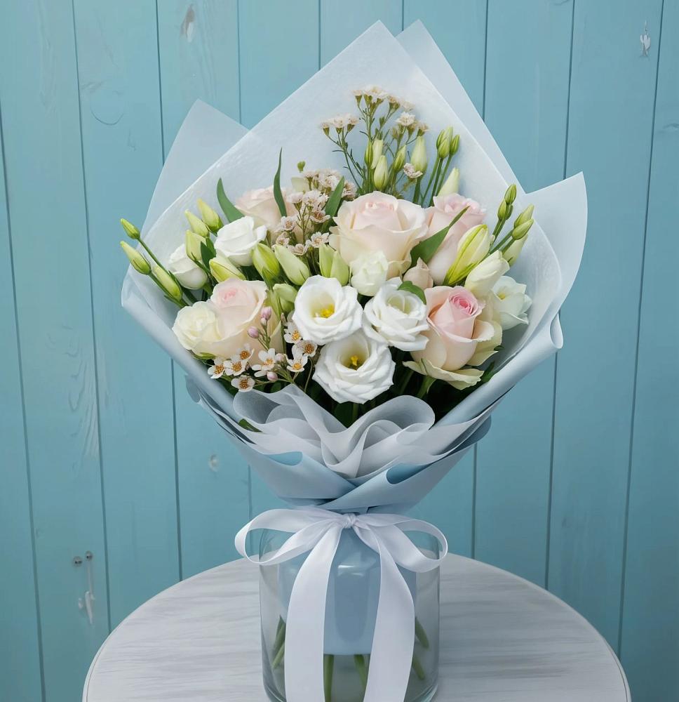 Букет цветов из: Розы и Лизиантусы в Ожерелье