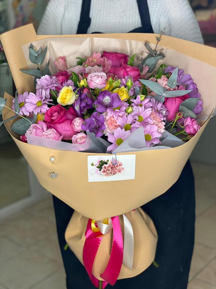 Букет цветов из: Хризантемы, Гвоздики и Альстромерии в Ожерелье