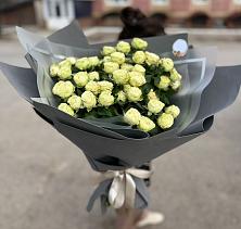 Букет Белые кустовые розы Солинеро в Ожерелье