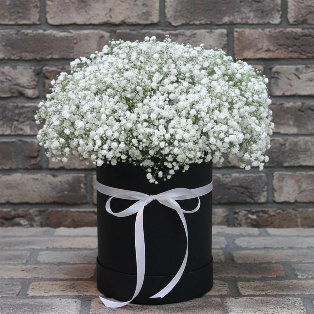 Цветочная композиция из Гипсофила в шляпной коробке в Ожерелье