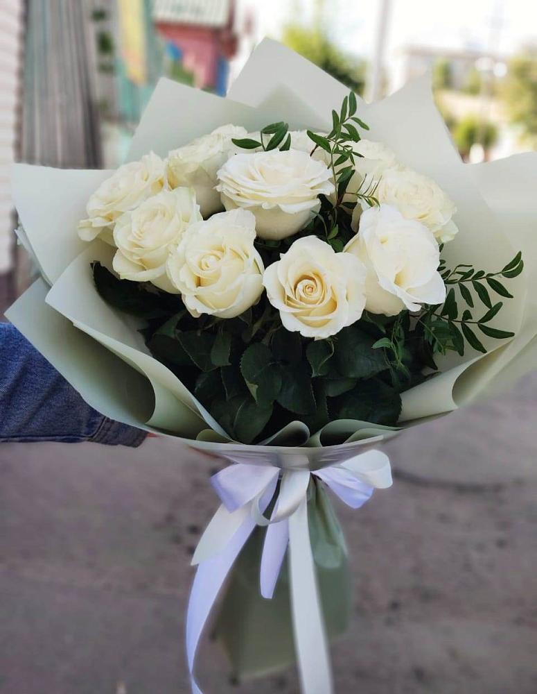 Букет Белые розы Проуд в Ожерелье