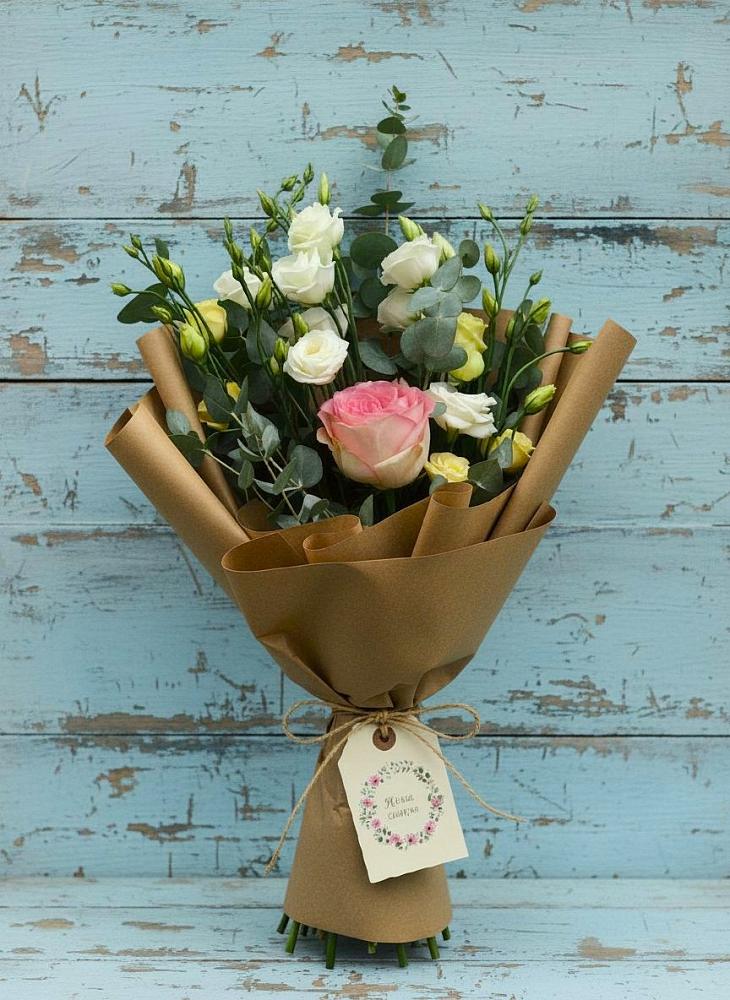 Букет цветов из: Розы и Лизиантусы в Ожерелье