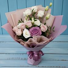 Букет цветов из:  Розы и Лизиантусы в Ожерелье