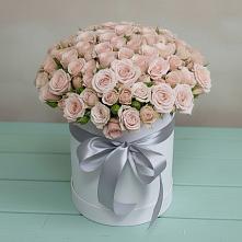 Цветочная композиция из Розы в шляпной коробке в Ожерелье