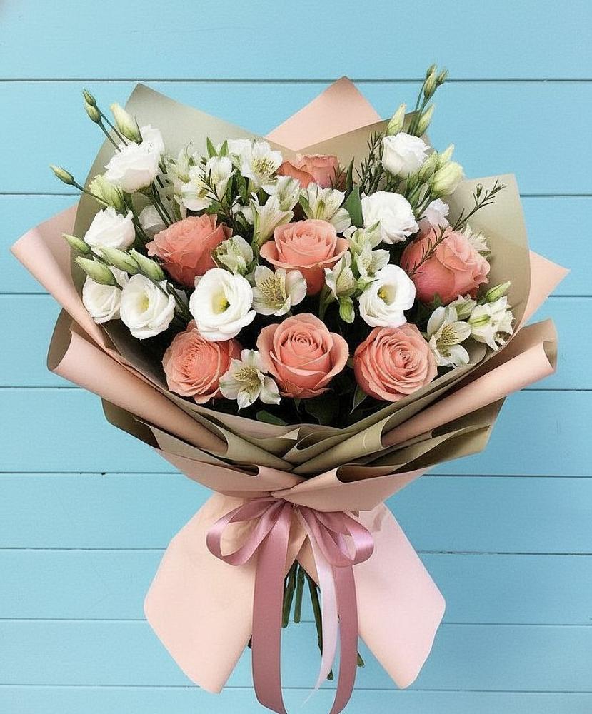 Букет цветов из: Розы, Альстромерии и Лизиантусы в Ожерелье