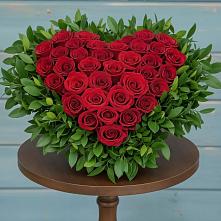 Цветочная композиция из Розы в виде сердца в Ожерелье