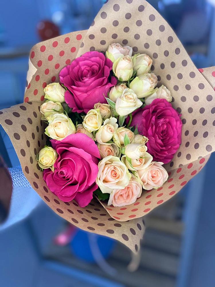 Букет цветов из: Розы в Ожерелье