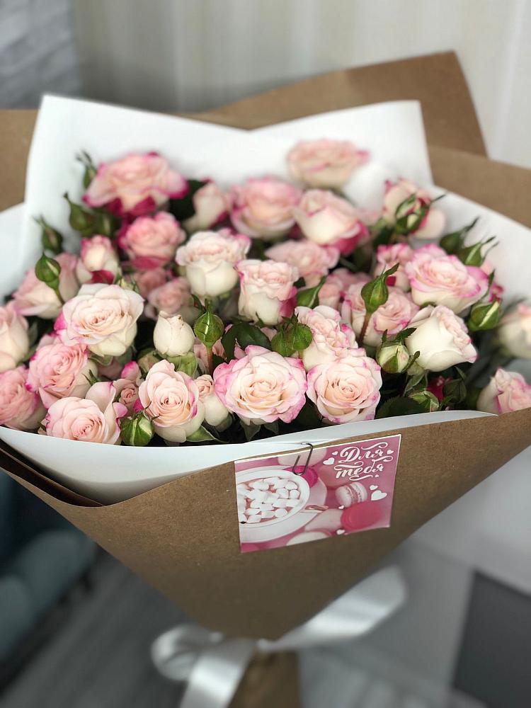 Букет цветов из: Розы в Ожерелье