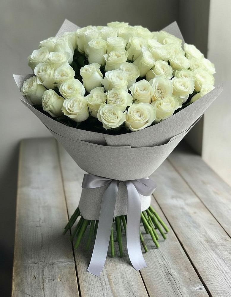 Букет 35 Белых роз в Ожерелье