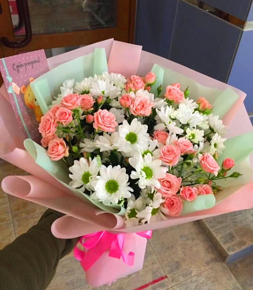 Букет цветов из: Розы и Хризантемы в Ожерелье