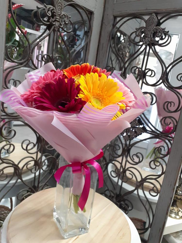 Букет цветов из: Герберы в Ожерелье