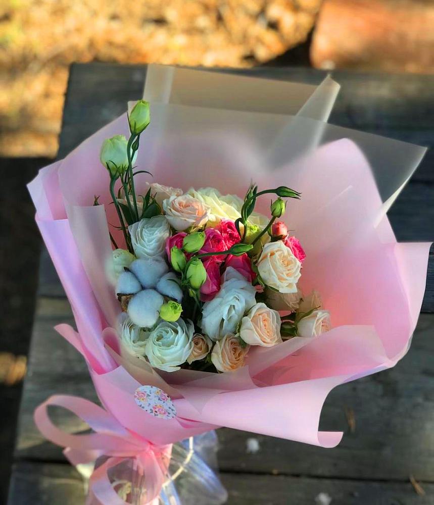 Букет цветов из: Розы и Лизиантусы в Ожерелье