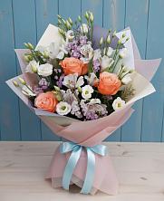 Букет цветов из:  Лизиантусы, Розы, Альстромерии и Гипсофила в Ожерелье