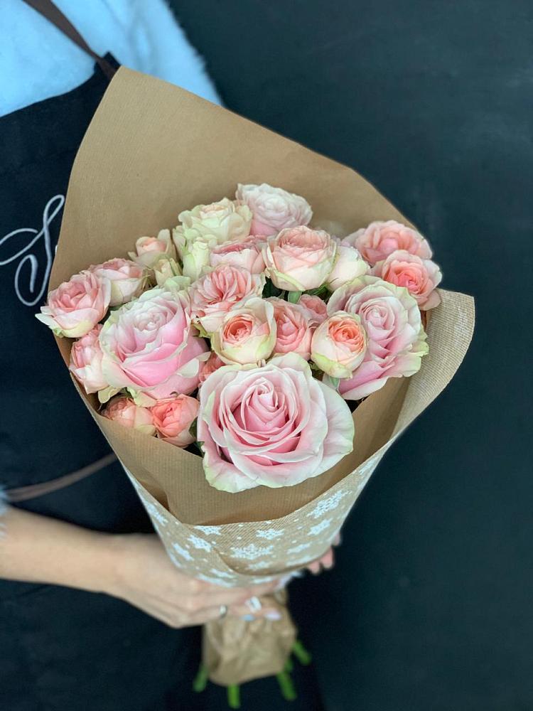 Букет цветов из: Хризантемы и Розы в Ожерелье