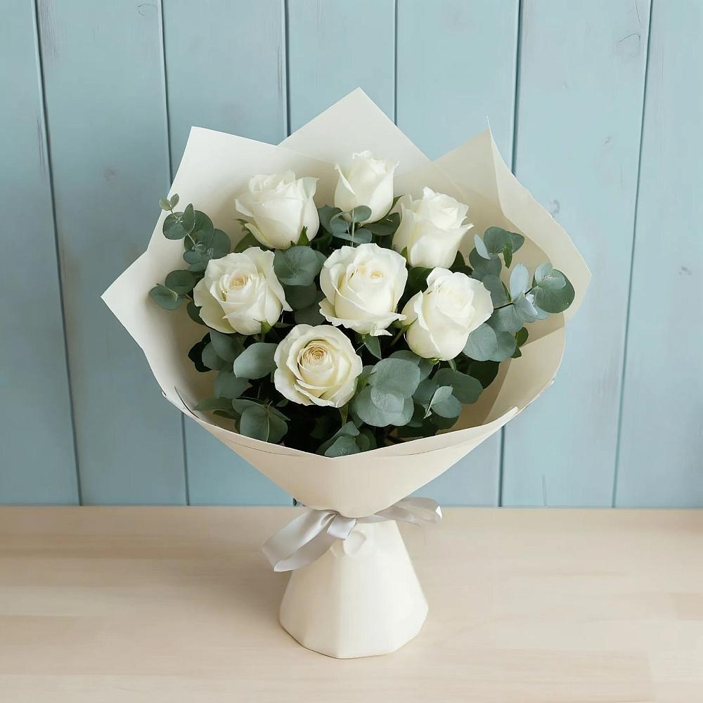 Букет Белые розы в Эвкалипте в Ожерелье