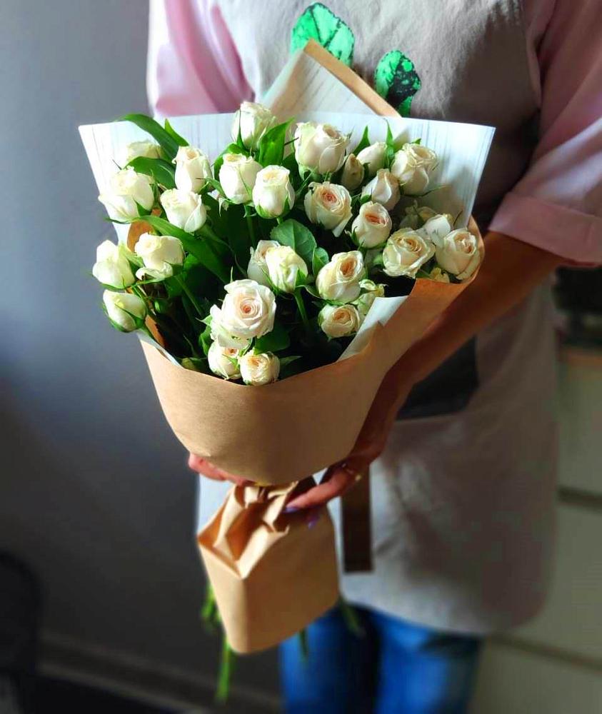 Букет цветов из: Розы в Ожерелье