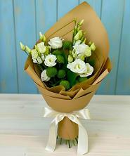 Букет цветов из:  Хризантемы и Лизиантусы в Ожерелье