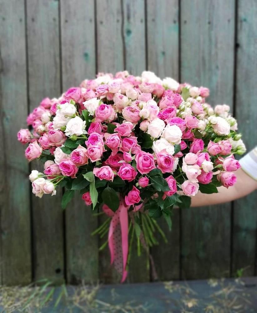 Букет Розовые кустовые розы Натали и Лав Лидия в Ожерелье