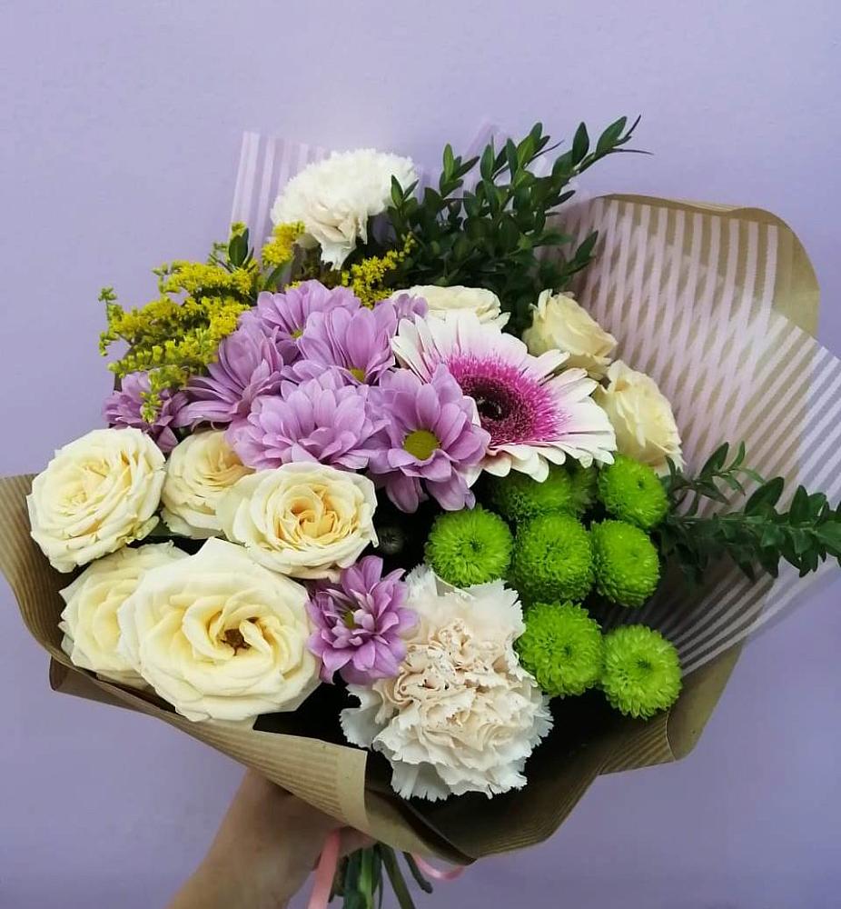 Букет цветов из: Хризантемы, Розы, Гвоздики и Герберы в Ожерелье