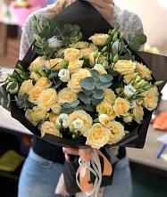 Букет цветов из:  Розы и Лизиантусы #REPLACE_PRED# Ожерелье