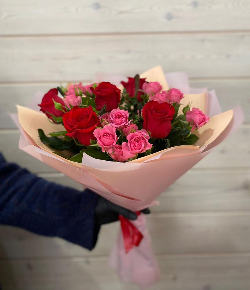 Букет цветов из: Розы в Ожерелье