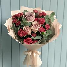 Букет цветов из:  Гвоздики и Розы в Ожерелье
