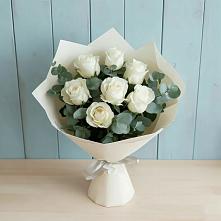 Букет Белые розы в Эвкалипте в Ожерелье