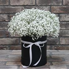 Цветочная композиция из Гипсофила в шляпной коробке в Ожерелье