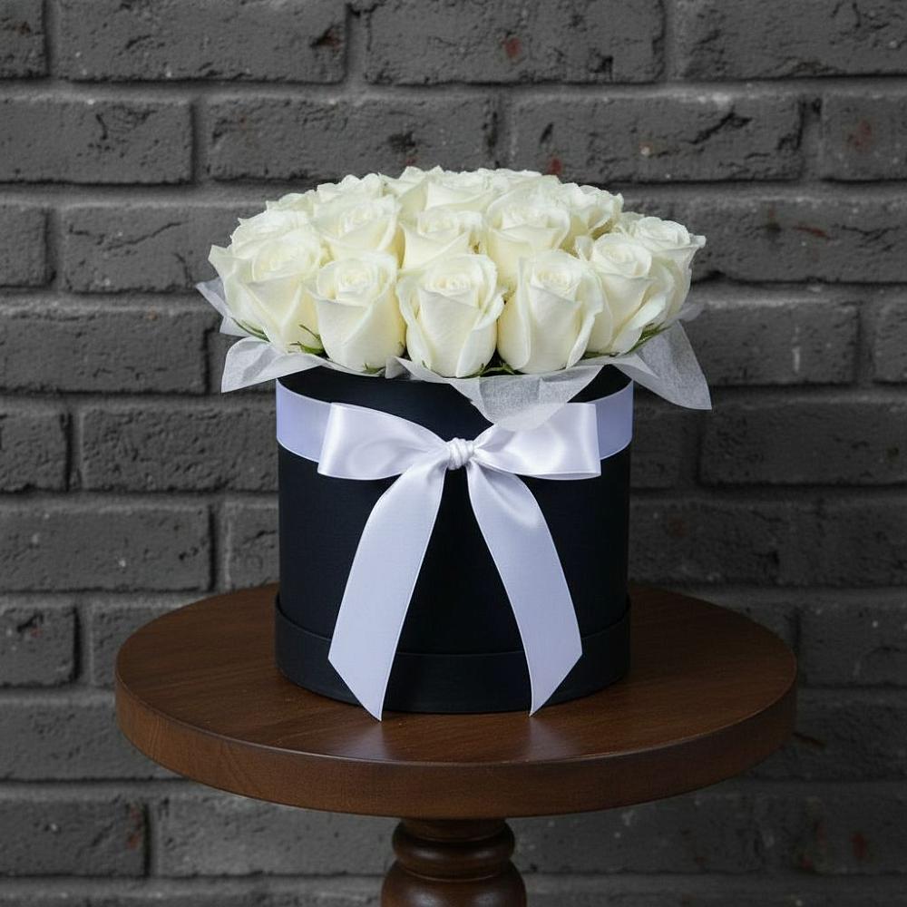 Цветочная композиция из Розы в шляпной коробке в Ожерелье