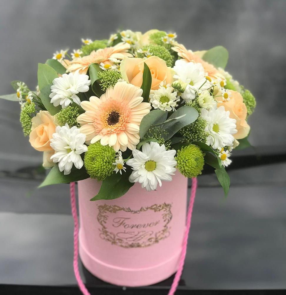 Цветочная композиция из Розы, Герберы и Хризантемы в шляпной коробке в Ожерелье