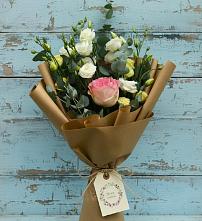 Букет цветов из:  Розы и Лизиантусы в Ожерелье