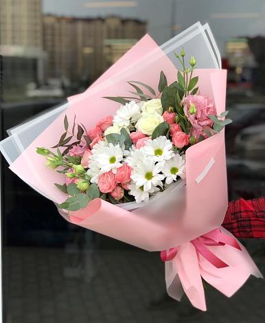 Букет цветов из: Розы, Лизиантусы и Хризантемы в Ожерелье