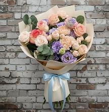 Букет цветов из:  Розы, Лизиантусы и Гвоздики в Ожерелье