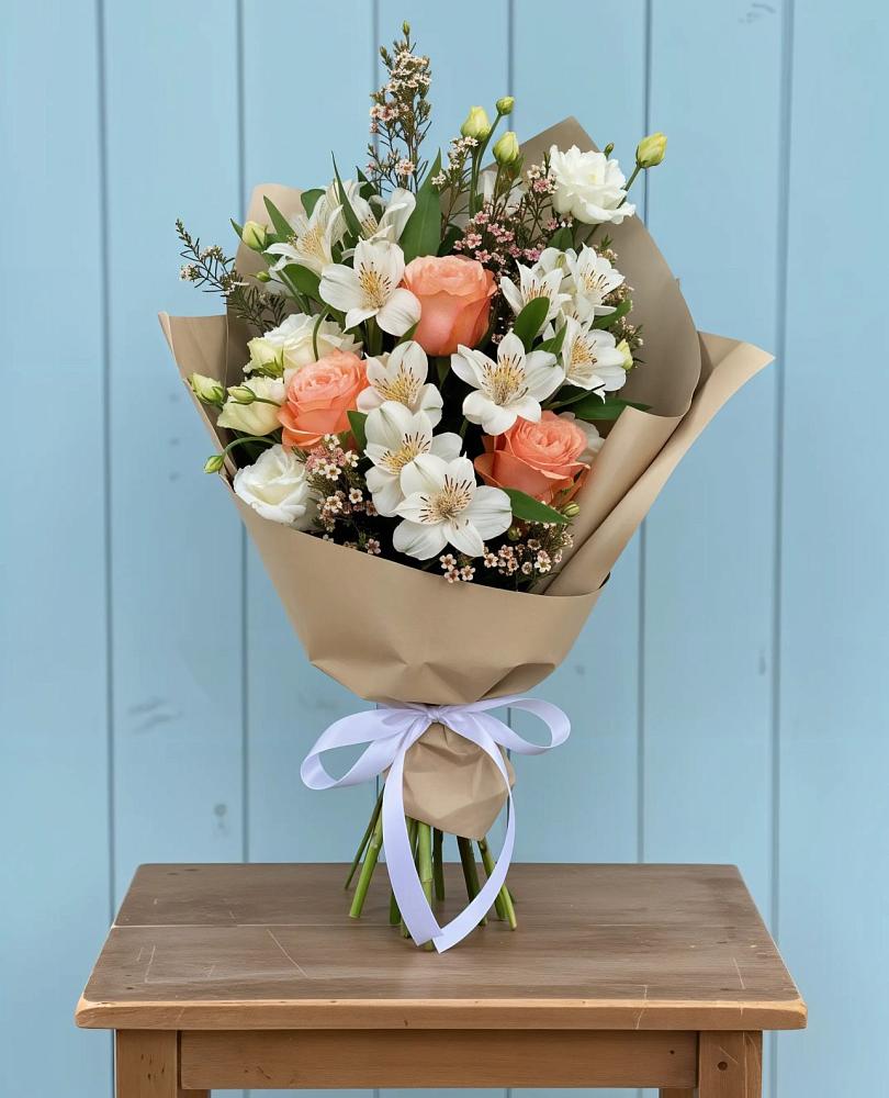 Букет цветов из: Альстромерии, Лизиантусы, Розы и Хризантемы в Ожерелье