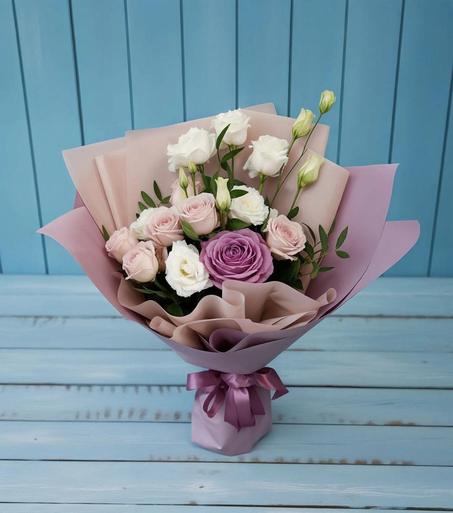 Букет цветов из: Розы и Лизиантусы в Ожерелье