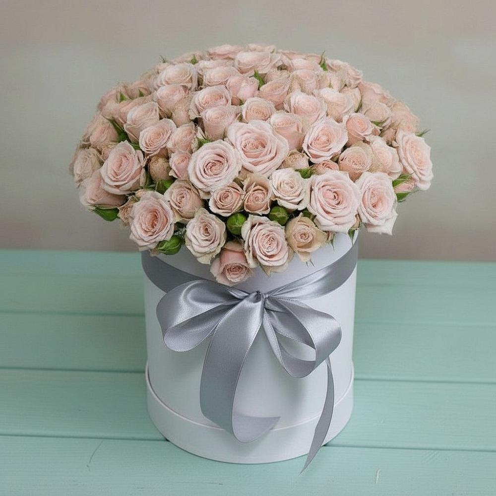 Цветочная композиция из Розы в шляпной коробке в Ожерелье